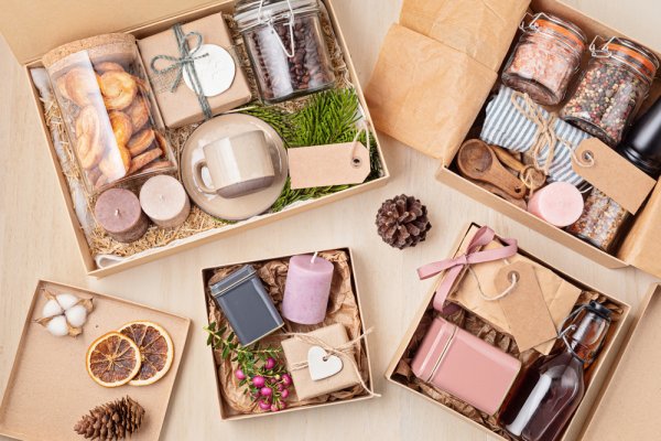 Set Her Mood to Say “Yes” and Stand with You As You Say “I Do” by Giving Her a Bridesmaid Gift Boxes(2022). Here are 10 of the Best Bridesmaid Gift Box Sets.