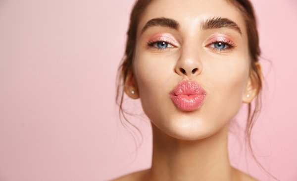 Bikin BIbir Sehat Merona, Inilah Manfaat dan Rekomendasi Serum Bibir Terbaik (2023)