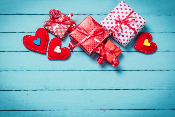 10 Heartfelt Gifts for Husband on Valentine's Day in India and Three Ways to Mark This Special Day(2020)