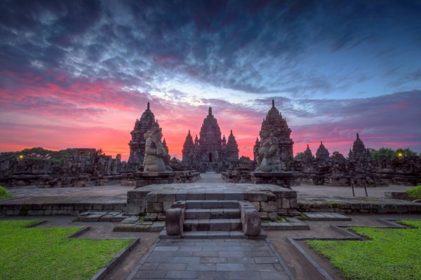 Tak Terlupakan! 12 Destinasi Wisata Paling Hits di Jawa Tengah yang Wajib Anda Kunjungi (2023)
