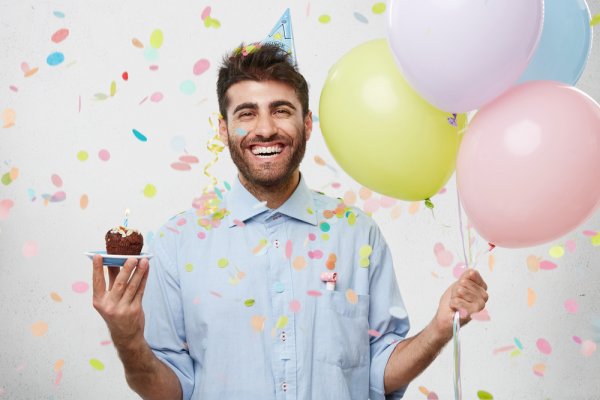 Top 10 quà sinh nhật cho bạn thân nam dưới 100k tạo thiện cảm sâu sắc với đối phương (năm 2022)