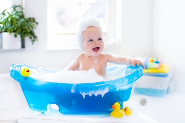 12 Rekomendasi Baby Shampoo Terwangi dan Aman untuk Kulit si Kecil! (2023)