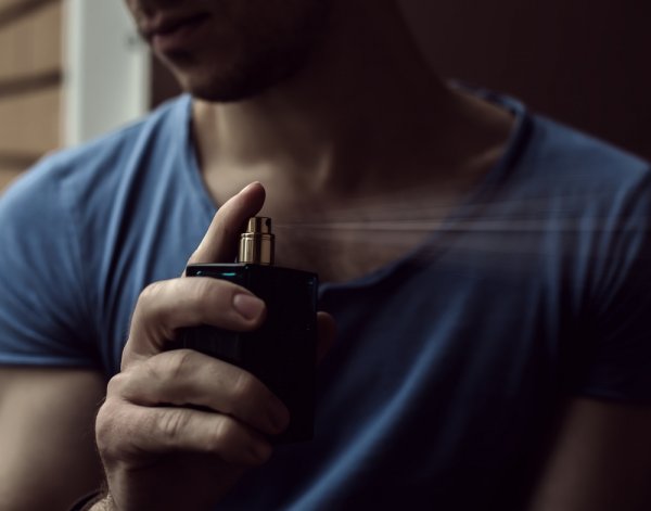 Bebas Bau Badan dan Lebih Maskulin dengan 10+ Pilihan Parfum Pria Favorit dan Terbaik