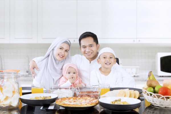 Tampil Menarik Bersama Keluarga dengan 10 Rekomendasi Busana Muslim Keke untuk Anak dan Dewasa agar Tetap Kompak