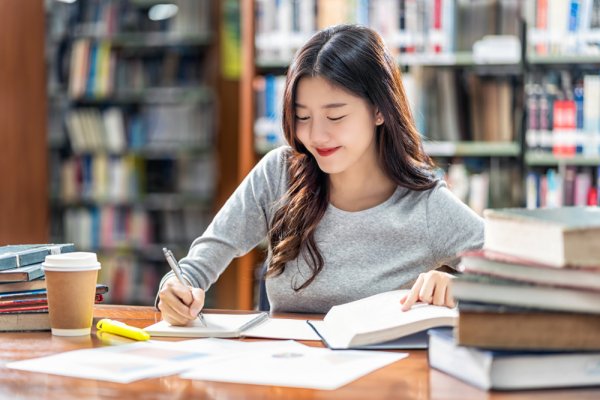 Top 10 sách tự học tiếng Hàn gối đầu giường cho bạn mới bắt đầu (năm 2021)