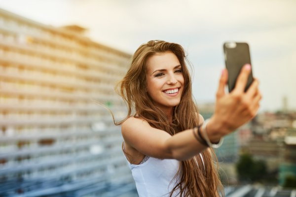 Selfie Semakin Asyik dengan 10 Rekomendasi Smartphone Dual Kamera yang Canggih dan Keren (2023)