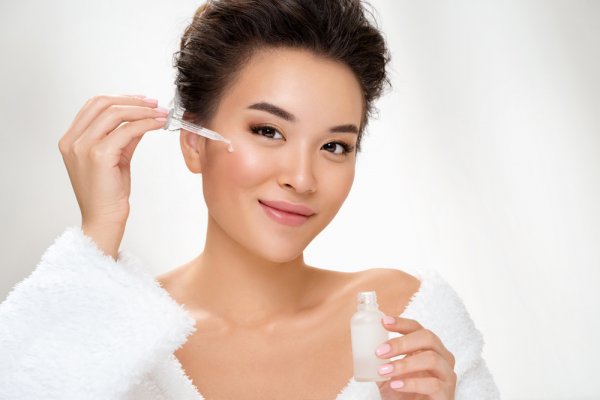 10 serum tốt nhất hiện nay giúp phục hồi và chăm sóc da từ sâu bên trong (năm 2022)