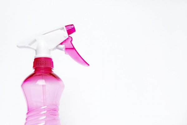 Bersihkan Lingkungan dan Perabot Memakai 10 Rekomendasi Disinfektan Ini (2020)