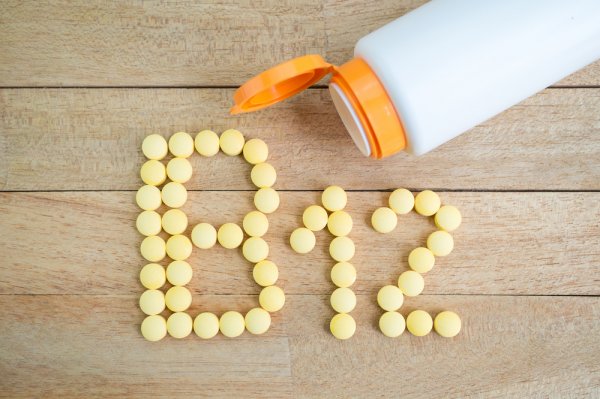 15 Rekomendasi Vitamin B12 yang Bagus untuk Jaga Kesehatan Tubuh (2023)