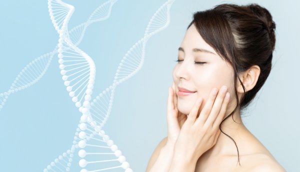 क्या आप अपनी त्वचा की अच्छी तरह से देखभाल करते हो? आपकी त्वचा को और भी सुंदर बनाने वाले कोरियन सौंदर्य प्रसाधन और उसको इस्तेमाल करने के 10 चरण (2019)