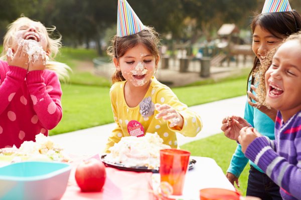 Organise the Most Spectacular Birthday Party for Your Child. 10 Mouth-Watering & Healthy Snacks for Kids That will Make the Party Fun and Memorable (2020) 