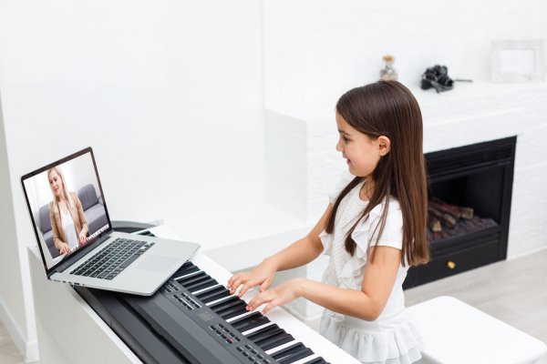 Tetap Ikuti Trend Masa Kini dengan 10 Rekomendasi Piano Digital Terbaik	2023!