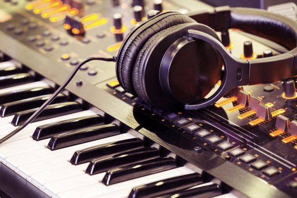Mainkan Musikmu dengan 10 Rekomendasi Keyboard Roland Berikut Ini! (2020)