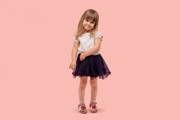 Lengkapi Outfit si Kecil dengan 10 Rekomendasi Sandal Anak Perempuan Cantik untuk Hari Raya (2023)