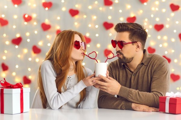 Top 10 món quà 14 2 ý nghĩa cho vợ để tình cảm vợ chồng thêm nồng nàn, lãng mạn (năm 2023)