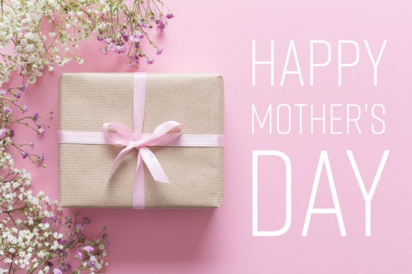 Mother's Day Gifts Online That Will Take Your Mom Over The Moon: A Small Token of Appreciation for a Lifetime of Unconditional Love (2019)