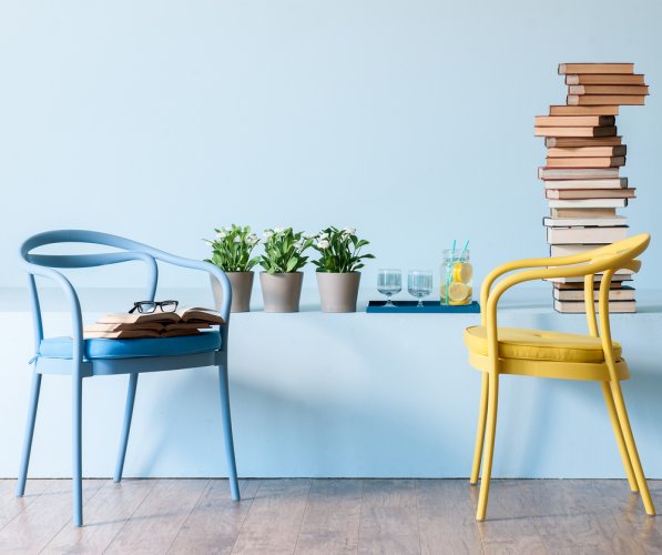 10 Pilihan Kursi Kayu Minimalis untuk Mempercantik Ruangan Anda