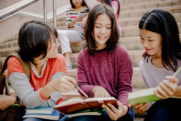 Top 10 quyển sách hay nên đọc cho học sinh cấp 3 (năm 2021)