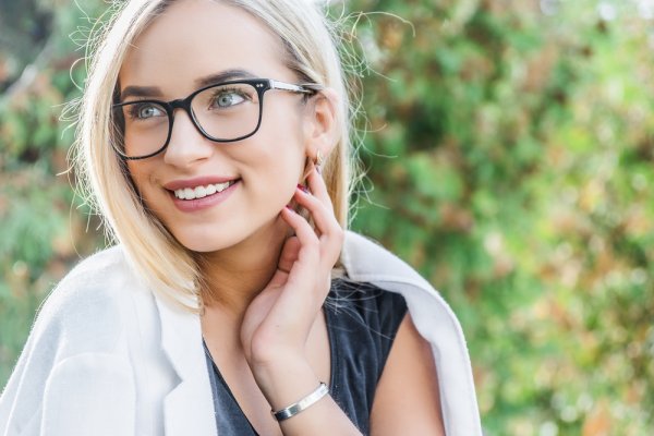 10 Kacamata Gaya Dengan Desain Kekinian Yang Akan Membuatmu Semakin Bergaya