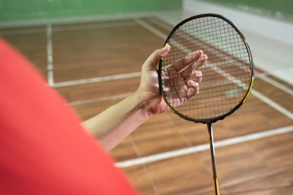 15 Rekomendasi Senar Raket Badminton Terbaik untuk Pemula (2023)