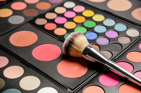 Wajib Kamu Miliki, Inilah 15 Rekomendasi Palet Makeup untuk Riasan yang Simpel sampai Glamor! (2023)