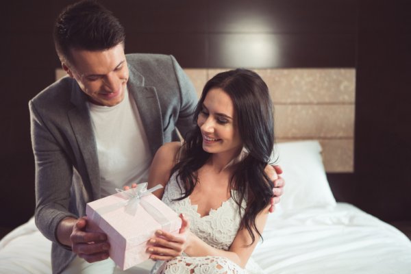 gift ideas for wife on first wedding night