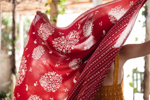 Cintai Budaya Lokal, Berikut 10 Rekomendasi Pakaian Batik yang Paling Keren untuk Anda (2023)