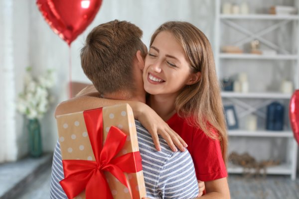 Gợi ý 10 món quà Valentine trắng ý nghĩa và chân thành cho nàng (năm 2022)