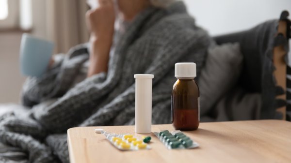13 Rekomendasi Obat Panas Dalam yang Biasa Dijual di Apotek (2023)