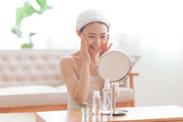 Kontrol Minyak Berlebih dengan Penggunaan 10 Rekomendasi Skincare Untuk Kulit Berminyak yang Tepat (2023)