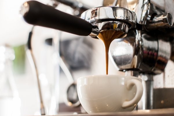 Dapatkan Pengalaman Minum Kopi yang Nikmat dengan 10 Rekomendasi Mesin Kopi Espresso Ini!
