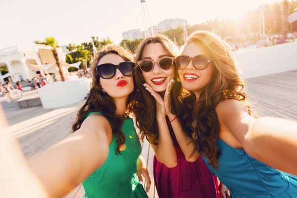 Looking for Good Friendship Day Gifts for Your Best Friends? Ideas to Celebrate This Day in a Great Way Plus 10 Awesome Friendship Day Gifts (2019)