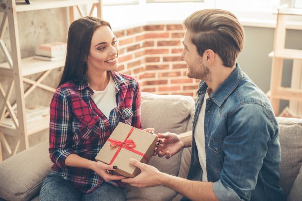 Top 10 món quà Valentine trắng tặng bạn gái (năm 2021)