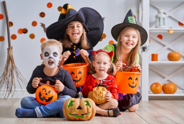 Gợi ý 10 món quà Halloween cho bé thú vị giúp con vui chơi mùa lễ hội đầy ý nghĩa và hấp dẫn này (năm 2022)
