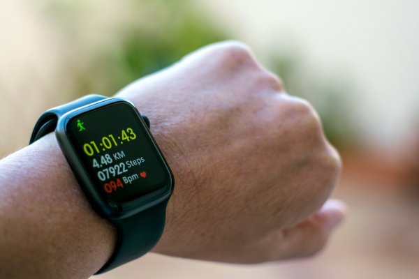 15 Rekomendasi Smartwatch Terbaik dengan Berbagai Fungsi (2023)