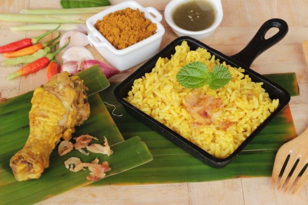 Cicipi Kelezatan 6 Rekomendasi Menu Nasi Kuning Khas dari Berbagai Daerah di Indonesia yang Terkenal Lezat 