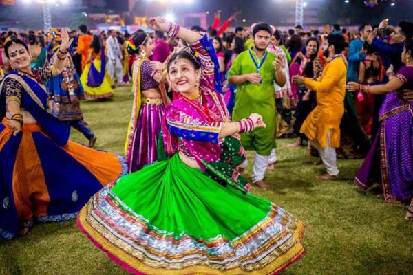 Get Ready To Rock The Garba Floor: 10 Stunningly Perfect Lehengas For Navaratri That'll Draw All Eyes(2019)