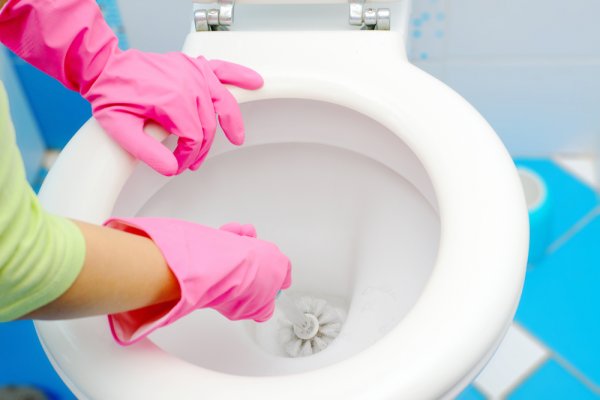 Bersihkan Toilet secara Maksimal dengan 10 Rekomendasi Pembersih Kloset yang Ampuh Digunakan