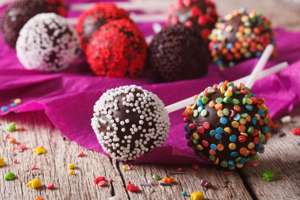 Love to Explore New Recipes? Take a Look at This Guide on How to Make Delicious Cake Pops (2019)