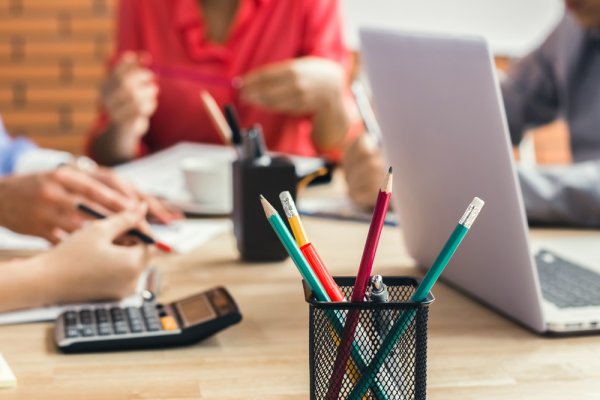 10 Rekomendasi Alat Tulis Kantor Berkualitas untuk Memudahkan Pekerjaan Anda (2019)