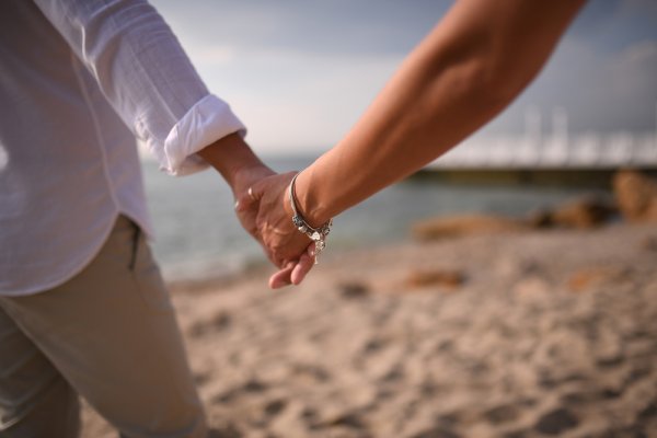 Rajut Hubungan yang Romantis dengan Pilihan Gelang Couple untuk Pasangan	