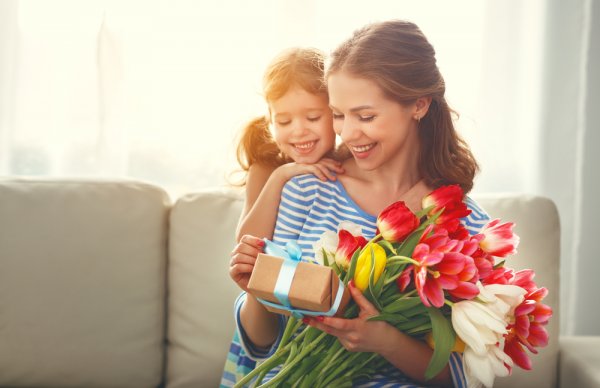 Surprise Your Mother on Her Birthday with One of These 13 Birthday Gifts for Mom That Will Show How Much You Adore Her (2019)