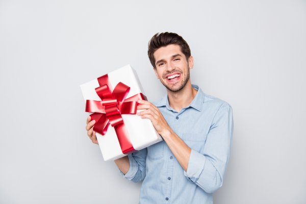 Gợi ý 10 món quà tặng sinh nhật cho bạn trai thân thiết thực hằng ngày (năm 2022)