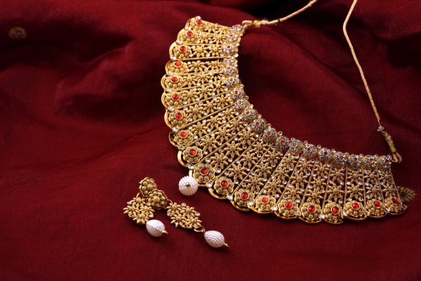 Photo of Simple bridal jewellery with gold lehenga-anthinhphatland.vn