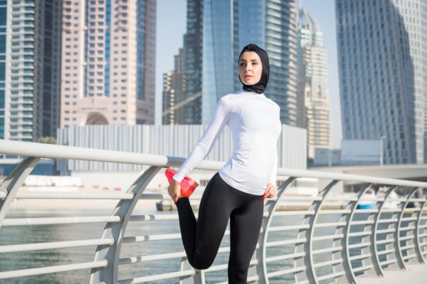 9 Rekomendasi Celana Lari Wanita Muslim untuk Tetap Keren Saat Berolahraga (2023)