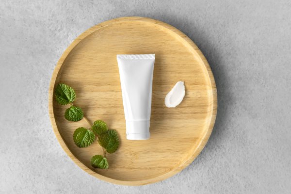 10 Best Face Washes in India for Dry Skin for Both Men and Women That Clean Without Stripping Away Moisture + Skincare Tips for Dry Skin (2020)