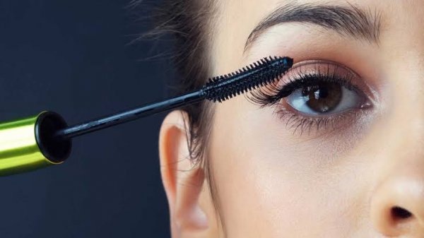 10 of the Best Mascaras and Eyeliners to Create Stunning Eye Makeup (2020). Plus Easy