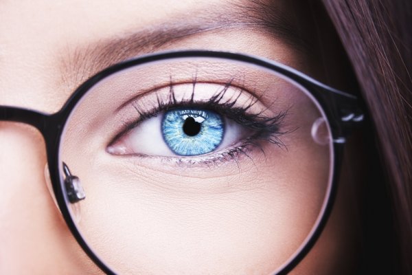 9 Pilihan Terbaik Kacamata Murah Tetapi Tetap Keren