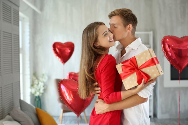 Top 10 set quà Valentine ý nghĩa và đong đầy yêu thương dành cho nửa kia của bạn (năm 2022)