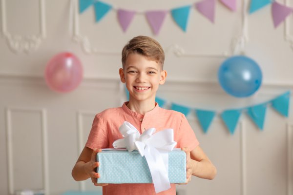Gợi ý 10 món quà cho bé trai 8 tuổi ý nghĩa nhất (năm 2021)